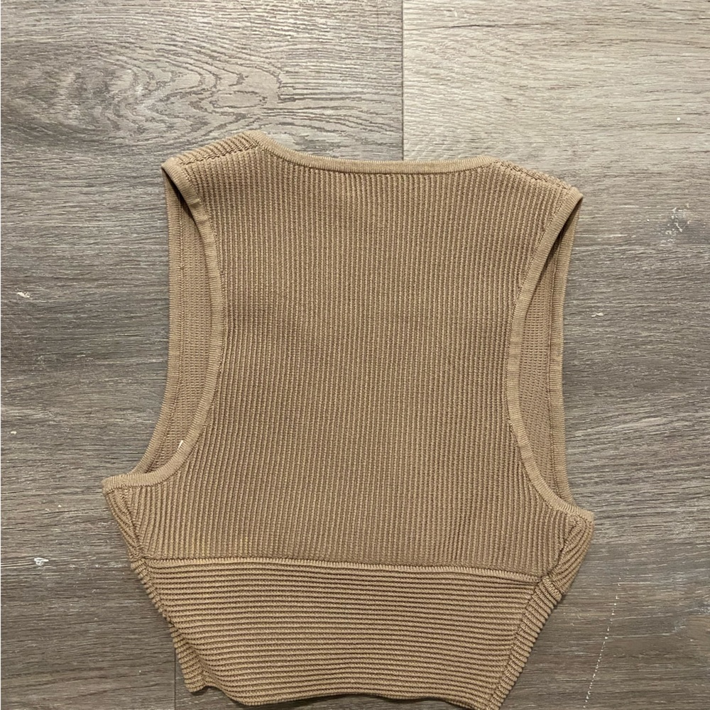 Aritzia Babaton Sculpt Knot V neck top - Picture 2 of 2